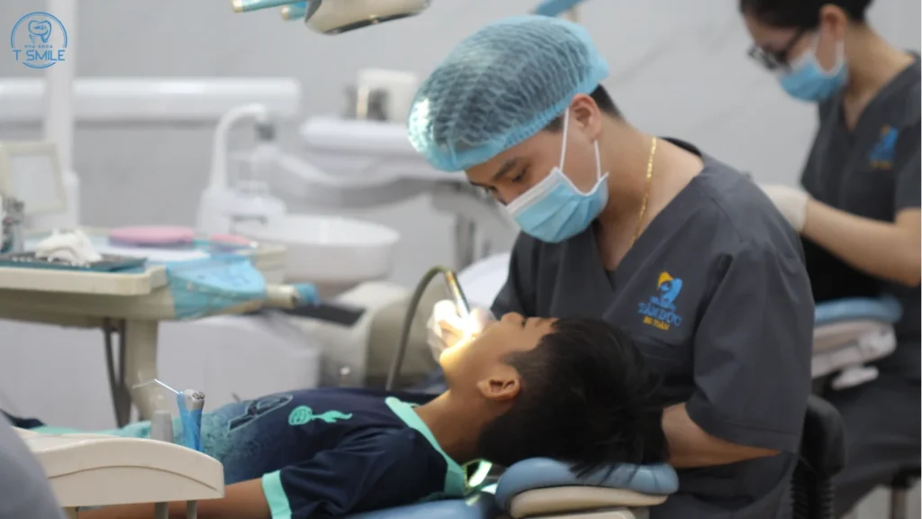 có nên nhổ răng sữa khi chưa lung lay​